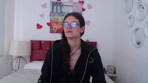 sereneclarks_ online show from March 3, 12:39 pm