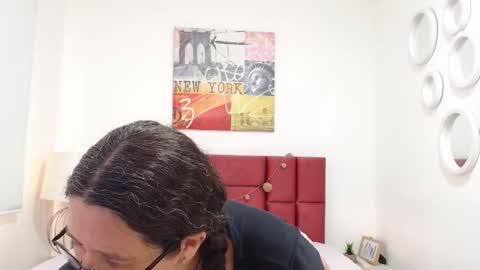 sereneclarks_ online show from February 4, 12:33 pm