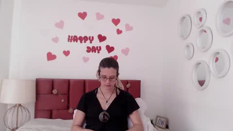 sereneclarks_ online show from February 18, 6:15 pm