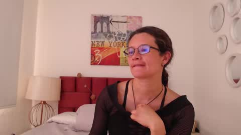 sereneclarks_ online show from February 3, 6:49 pm