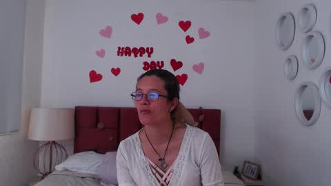sereneclarks_ online show from February 21, 3:43 pm