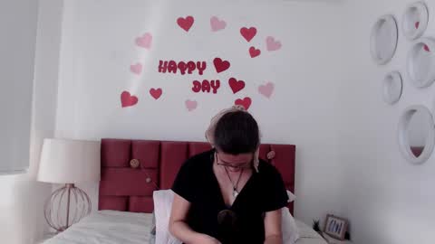 sereneclarks_ online show from February 18, 3:10 pm