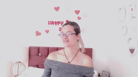 sereneclarks_ online show from February 19, 3:38 pm