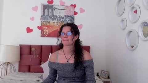 sereneclarks_ online show from March 12, 6:32 pm