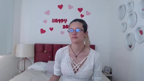 sereneclarks_ online show from February 21, 12:28 pm