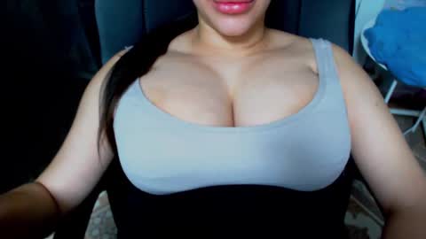 Snapshot of seu_cute chatting on February 25, 8:11 pm seu_cute online show from February 25, 8:11 pm