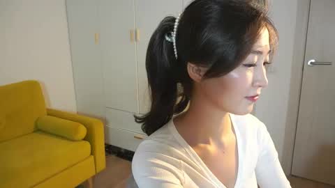 Snapshot of seulbi chatting on March 10, 9:23 am Sana online show from March 10, 9:23 am