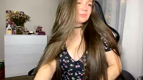 Snapshot of sexmoon11 chatting on January 19, 1:10 am My name is Mia whats yours online show from January 19, 1:10 am