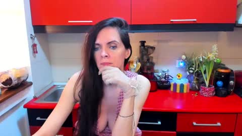 Snapshot of sexqueen1111 chatting on February 9, 10:00 pm sexqueen1111 online show from February 9, 10:00 pm