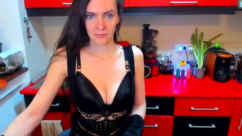 Snapshot of sexqueen1111 chatting on March 10, 6:16 am sexqueen1111 online show from March 10, 6:16 am