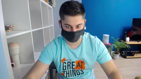 Snapshot of sexxxdickbig chatting on February 9, 7:19 pm Tommy online show from February 9, 7:19 pm