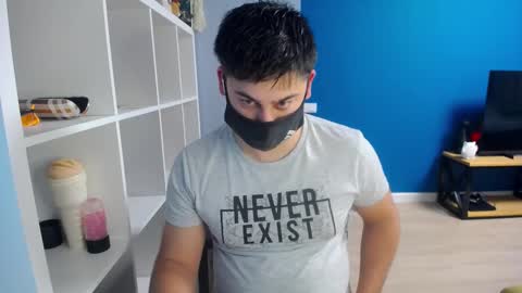 Snapshot of sexxxdickbig chatting on March 6, 8:05 pm Tommy online show from March 6, 8:05 pm