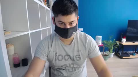 Snapshot of sexxxdickbig chatting on February 21, 7:34 am Tommy online show from February 21, 7:34 am
