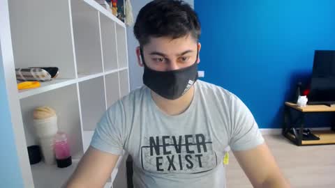 Snapshot of sexxxdickbig chatting on March 5, 8:00 pm Tommy online show from March 5, 8:00 pm