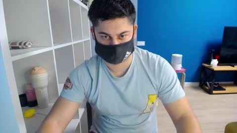 Snapshot of sexxxdickbig chatting on March 3, 6:35 pm Tommy online show from March 3, 6:35 pm