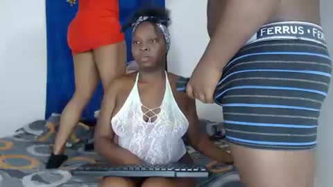 Snapshot of sexxxtreeme_ chatting on March 8, 8:33 am sexxxtreeme_ online show from March 8, 8:33 am