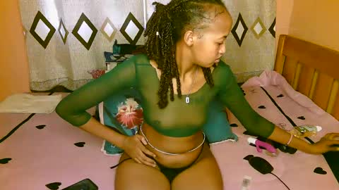 Snapshot of sexy_bluegirl chatting on March 10, 12:17 pm sexy_bluegirl online show from March 10, 12:17 pm