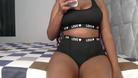 Snapshot of sexy_chocolata chatting on February 24, 6:05 am chocolata online show from February 24, 6:05 am
