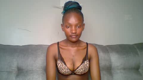 sexy_lucy012 online show from February 22, 2:08 pm