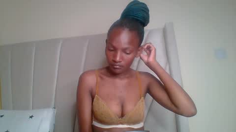 sexy_lucy012 online show from March 7, 11:29 am