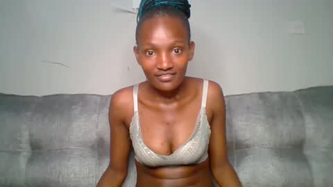 sexy_lucy012 online show from February 20, 9:31 pm