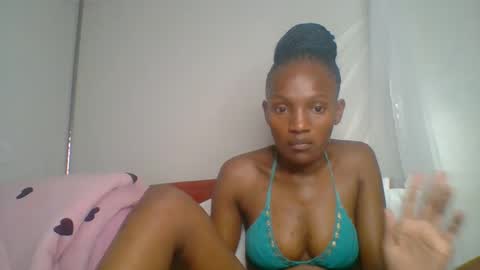 sexy_lucy012 online show from February 3, 9:39 pm
