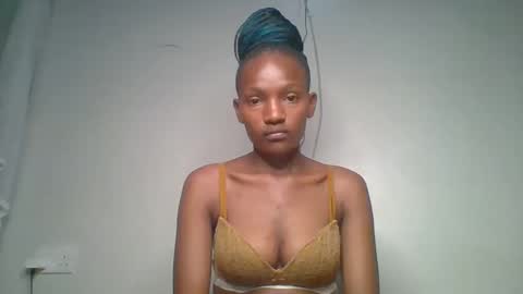 sexy_lucy012 online show from February 18, 6:37 pm