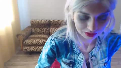 sexybeatriice online show from February 13, 7:03 am