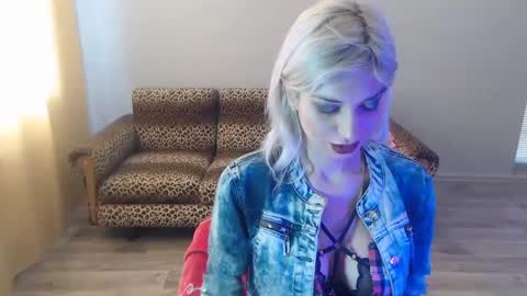 sexybeatriice online show from February 16, 7:04 am