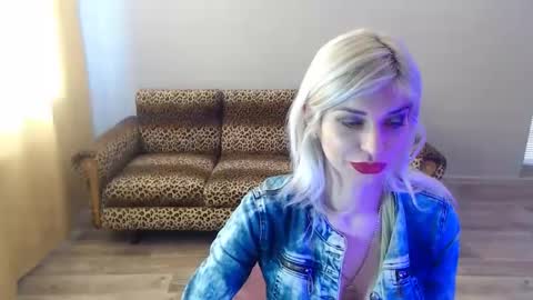 sexybeatriice online show from February 23, 7:11 am