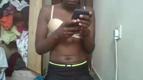 Snapshot of sexybilha483 chatting on February 5, 5:41 am Sexybilha483 online show from February 5, 5:41 am