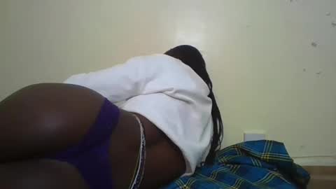 Snapshot of sexybilha483 chatting on February 27, 5:29 am Sexybilha483 online show from February 27, 5:29 am