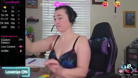 Snapshot of sexydistraction1 chatting on January 13, 8:04 pm SexyDistraction online show from January 13, 8:04 pm