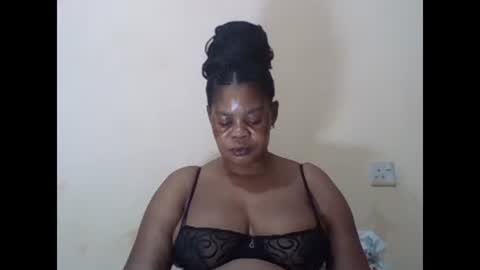 Snapshot of sexydove2 chatting on February 14, 7:02 pm EMILY online show from February 14, 7:02 pm