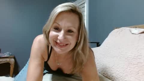 Snapshot of sexyfloridamilf chatting on February 11, 9:35 pm LisaisLuscious online show from February 11, 9:35 pm