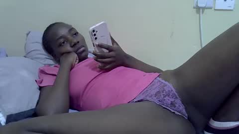 Snapshot of sexyghurl12 chatting on September 12, 7:05 pm sexyghurl12 online show from September 12, 7:05 pm