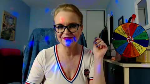 Snapshot of sexyjennyeu chatting on September 10, 8:10 pm Jenny online show from September 10, 8:10 pm