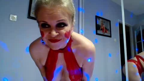 Snapshot of sexyjennyeu chatting on February 14, 8:26 pm Jenny online show from February 14, 8:26 pm