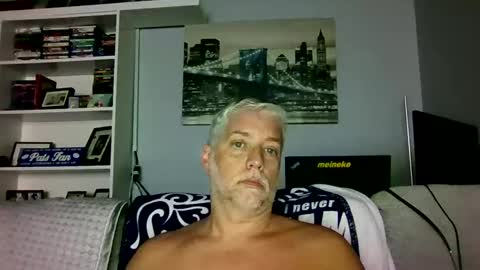 Snapshot of sexylefty2000 chatting on September 13, 4:26 am Lefty online show from September 13, 4:26 am