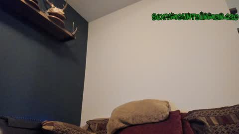 Snapshot of sexymountainman420 chatting on February 3, 6:24 am Sexymountainman420 online show from February 3, 6:24 am