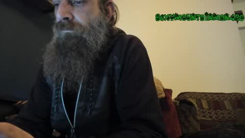 Snapshot of sexymountainman420 chatting on February 10, 12:19 am Sexymountainman420 online show from February 10, 12:19 am