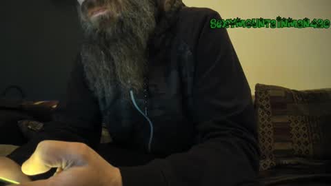 Snapshot of sexymountainman420 chatting on February 17, 2:09 am Sexymountainman420 online show from February 17, 2:09 am