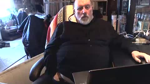 Snapshot of sexyolbear chatting on February 11, 10:14 am Grizz Lee Bear online show from February 11, 10:14 am
