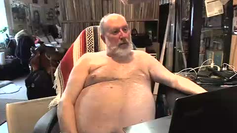 Snapshot of sexyolbear chatting on January 7, 3:02 pm Grizz Lee Bear online show from January 7, 3:02 pm