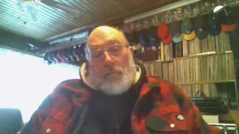 Snapshot of sexyolbear chatting on January 15, 10:49 am Grizz Lee Bear online show from January 15, 10:49 am
