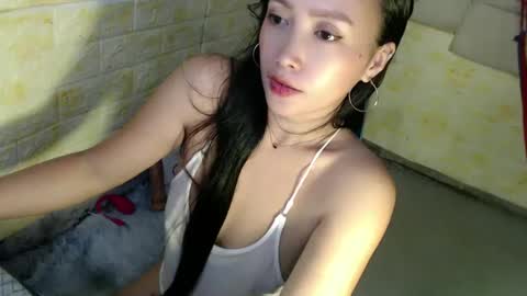 Snapshot of sexypinaymiya chatting on December 16, 8:41 am Miyah online show from December 16, 8:41 am