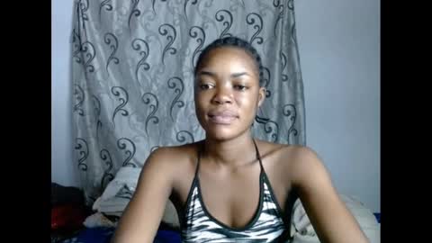 Snapshot of sexyxbunnyxx chatting on January 30, 11:02 pm Blue online show from January 30, 11:02 pm