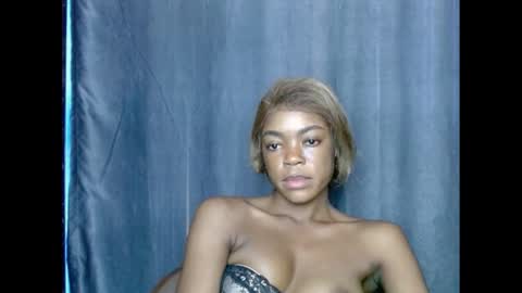 Snapshot of sexyxbunnyxx chatting on February 23, 10:39 am Blue online show from February 23, 10:39 am