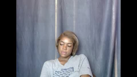 Snapshot of sexyxbunnyxx chatting on February 23, 3:40 pm Blue online show from February 23, 3:40 pm