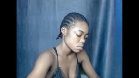 Snapshot of sexyxbunnyxx chatting on February 20, 7:12 am Blue online show from February 20, 7:12 am